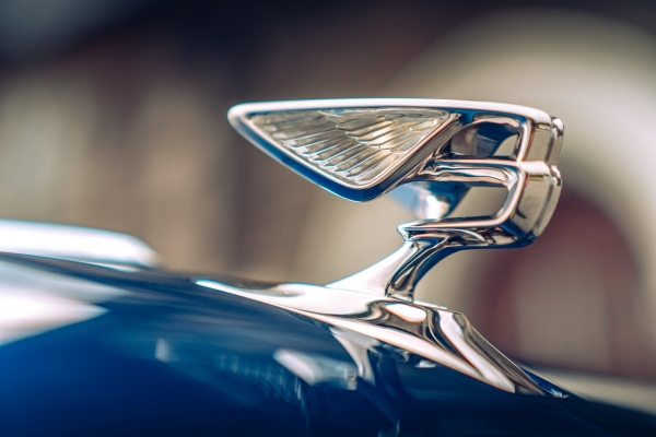 Bentley đem biểu tượng Flying B trở lại đối đầu Spirit of Ecstasy của Rolls-Royce