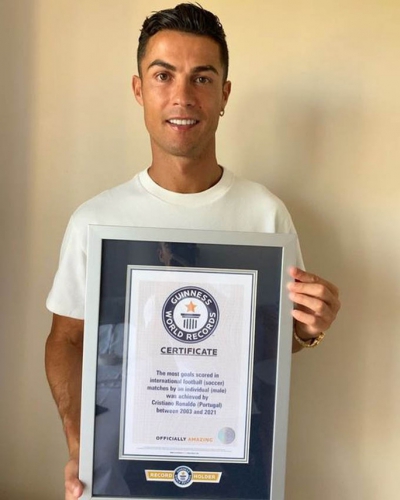 Siêu sao Ronaldo được sách kỷ lục Guinness vinh danh