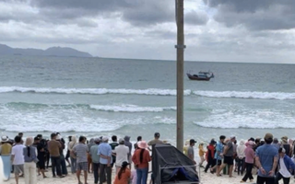 Người phụ nữ có hành động lạ trước khi tử vong ở công viên biển Nha Trang