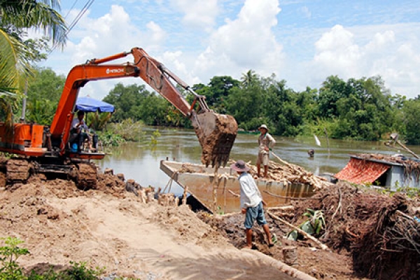 Khó khăn khắc phục sạt lở