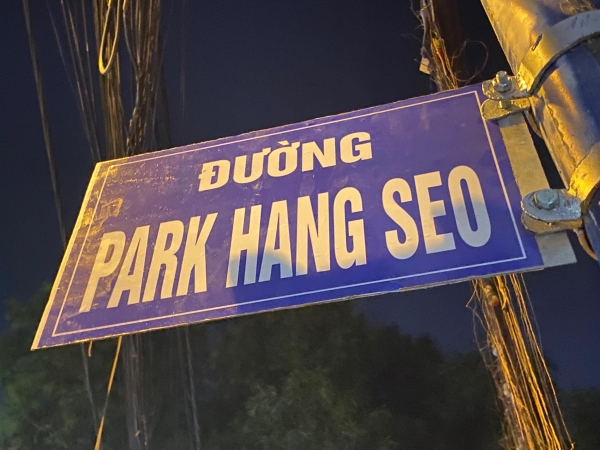 HLV Park Hang Seo bất ngờ nhận &#039;món quà&#039; đặc biệt từ NHM Việt Nam