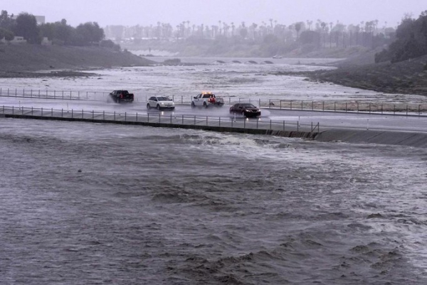 Lũ quét, động đất cùng tấn công Nam California