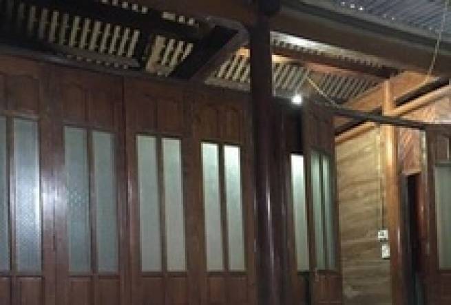 B&agrave;ng ho&agrave;ng ph&aacute;t hiện người th&acirc;n chết trong tư thế treo cổ sau vườn nh&agrave;