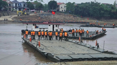 Chiều nay 4-10, phà quân đội tạm thay cầu phao Phong Châu