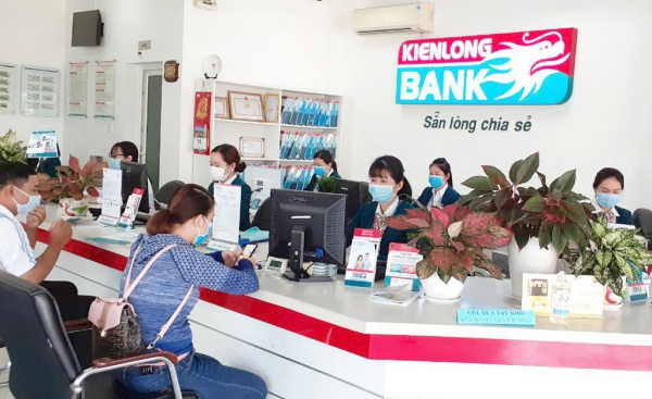 Kienlongbank giảm lãi suất vay 3% cho khách hàng bị ảnh hưởng hạn, mặn