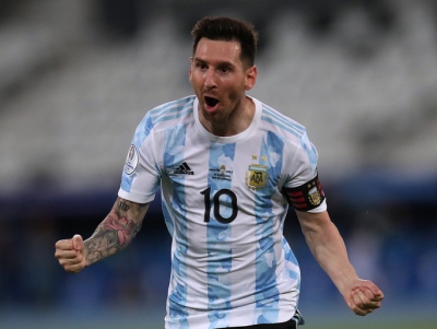 Messi lập siêu phẩm, Argentina chia điểm tiếc nuối với Chile