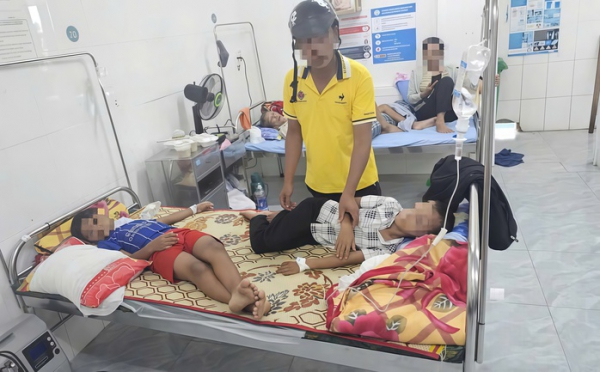 Đang làm rõ “bữa sáng bất thường” khiến 40 học sinh nhập viện ở Quảng Trị