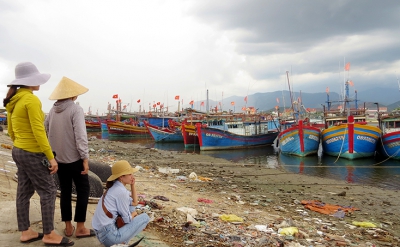 Việt Nam đang có khoảng 10000 tàu cá &quot;mắc cạn&quot;