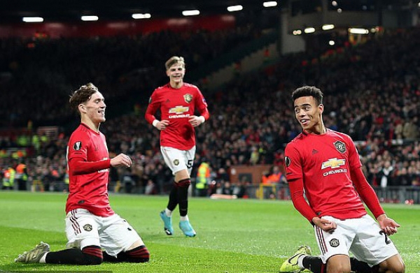 Đại phá AZ Alkmaar, Man United bay bổng ở Europa League