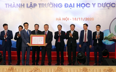 Phó Thủ tướng Vũ Đức Đam dự lễ công bố thành lập Trường đại học Y dược