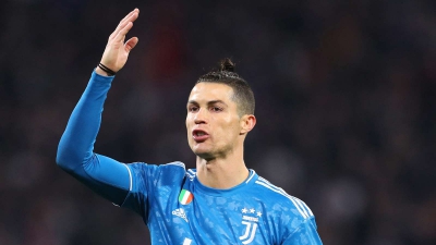 Ronaldo bị cách ly 14 ngày sau khi trở lại Juventus