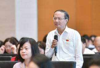 Ph&acirc;n b&oacute;n chịu thuế VAT 5%, đại biểu QH băn khoăn &ldquo;n&ocirc;ng d&acirc;n một nắng hai sương, lời l&atilde;i chẳng bao nhi&ecirc;u&rdquo;.