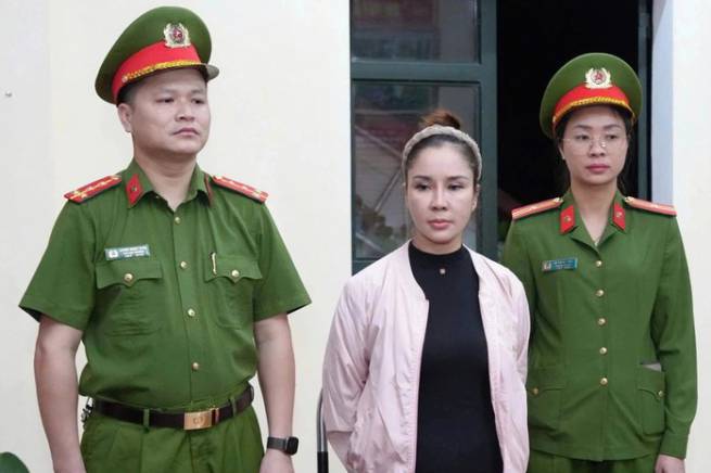 Một nữ hiệu trưởng bị bắt