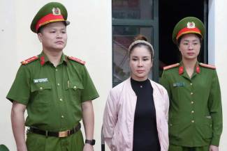 Một nữ hiệu trưởng bị bắt