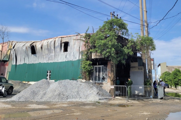 Cháy nhà lúc rạng sáng, 4 người trong một gia đình tử vong