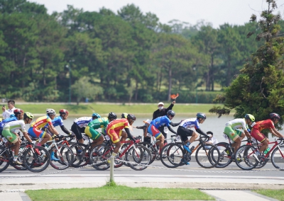 Nguyễn Tấn Hoài chạm tay vào Áo xanh chung cuộc