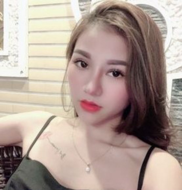 &quot;Hot girl&quot; 22 tuổi trực tiếp hoặc gọi &quot;đồng nghiệp&quot; tới bán dâm