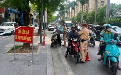 CSGT đồng loạt kiểm tra nồng độ cồn trên cả nước