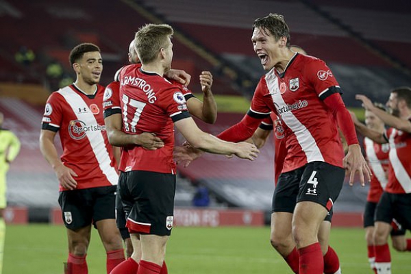 Southampton lập kỳ tích 32 năm, Liverpool mất ngôi đầu Ngoại hạng Anh