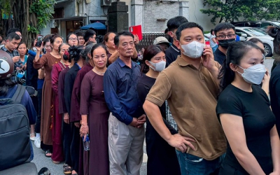 Hàng ngàn người dân xếp hàng từ sáng sớm vào viếng Tổng Bí thư Nguyễn Phú Trọng