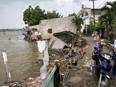 Sông Cần Thơ không ngừng sạt lở, dân bỏ nhà tìm chỗ ở đậu