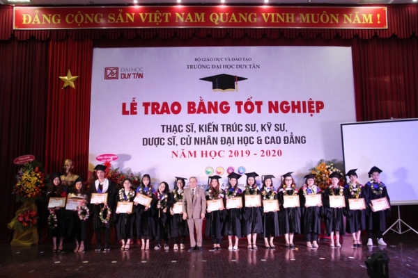 Trường ĐH Duy Tân: Trao bằng tốt nghiệp cho 281 Thạc sĩ