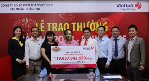 &quot;Đại gia&quot; thủy sản Cà Mau lãnh giải Vietlott gần 120 tỉ đồng