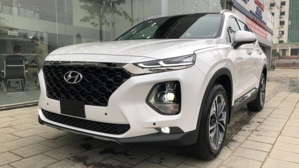 Giá giảm, doanh số Hyundai Santa Fe vẫn sụt mạnh sau tháng sốt hàng trước Tết