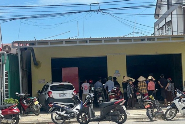 Phá cửa quán bánh canh thì phát hiện 2 vợ chồng tử vong, 2 con nguy kịch