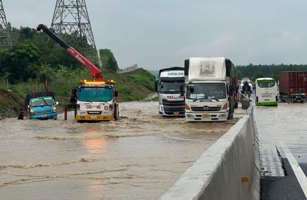 Đề nghị kiểm điểm tập thể, cá nhân để xảy ra ngập tại tuyến cao tốc Dầu Giây – Phan Thiết