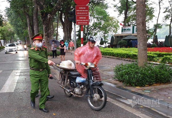 Thủ tướng: Xử nghiêm những ai không đeo khẩu trang, tụ tập đông người