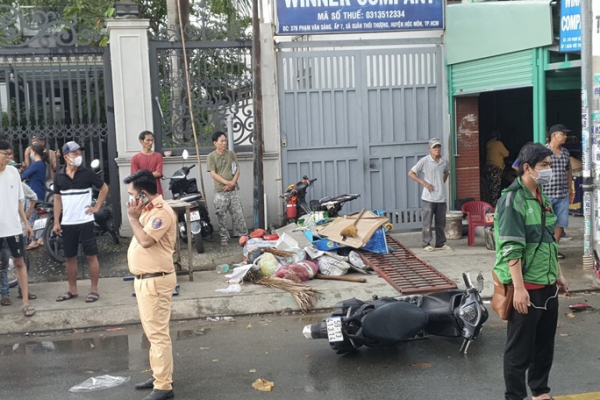 Tai nạn nghiêm trọng ở Hóc Môn, nam sinh nhìn thi thể bạn thân khóc nghẹn