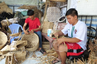 Tập trung phát triển ngành công nghiệp - tiểu thủ công nghiệp