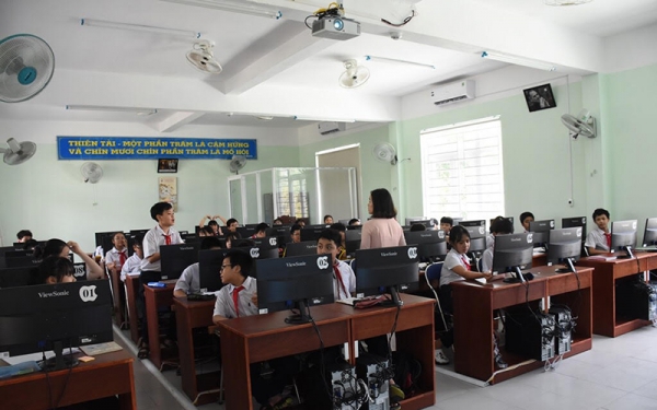 Không &quot;thả nổi&quot; việc cho học sinh sử dụng điện thoại trong giờ học