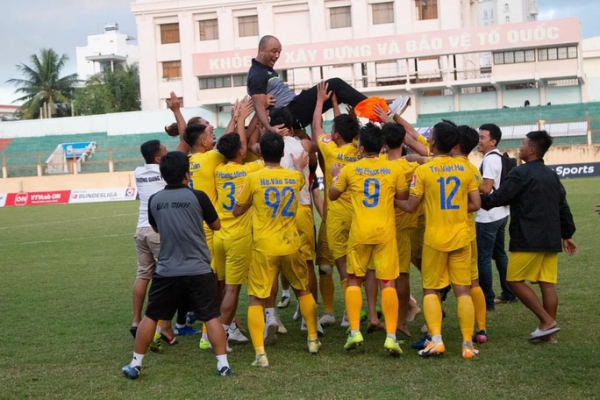 Gia Định FC thăng hạng nhất