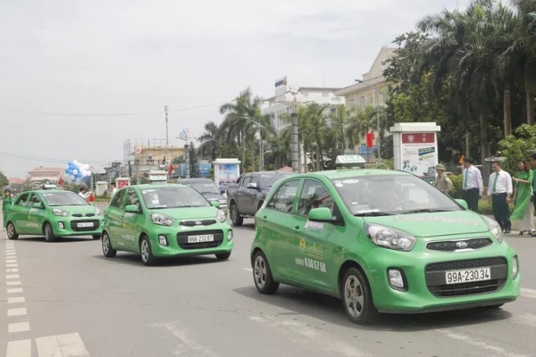 Taxi truyền thống đề nghị được chuyển thành xe hợp đồng điện tử