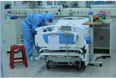 Bệnh nh&acirc;n Covid-19 từng 3 lần ngừng tuần ho&agrave;n hiện đ&atilde; hồi tỉnh v&agrave; n&oacute;i chuyện.