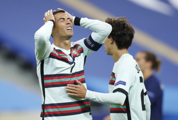 Ronaldo mắc Covid-19: Lộ nguy cơ lây nhiễm hàng loạt