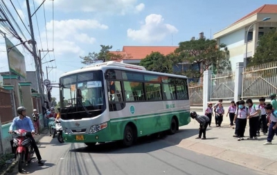 Đồng Nai: Xe đưa rước cán tử vong bé gái lớp 3 trước cổng trường