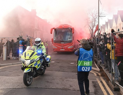 CĐV Liverpool đại náo sân Anfield, Real Madrid bản lĩnh giành vé bán kết