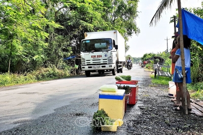 Chợ tự phát, nhiều rủi ro tai nạn