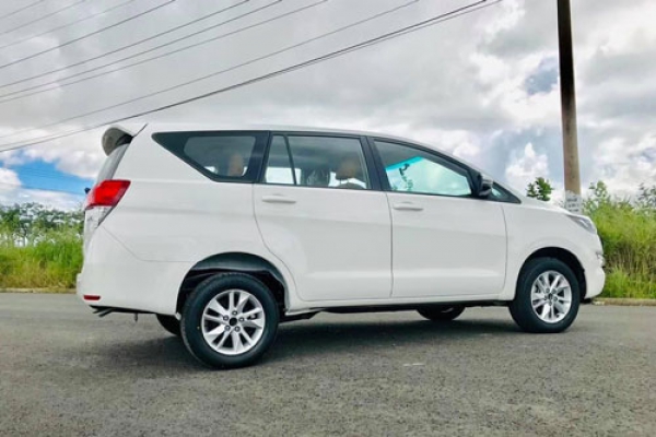 Toyota Innova giảm giá kỷ lục tại đại lý