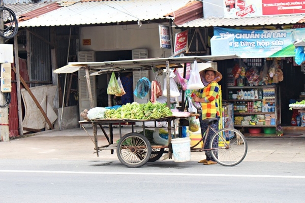 “Chợ đẩy” ngày mưa