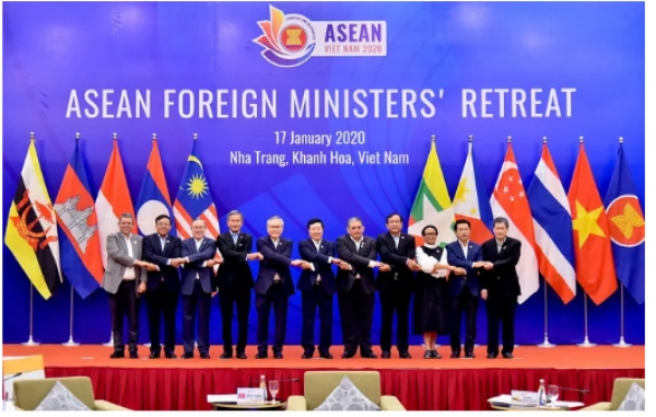 Các Bộ trưởng ASEAN quan ngại các sự cố nghiêm trọng ở Biển Đông