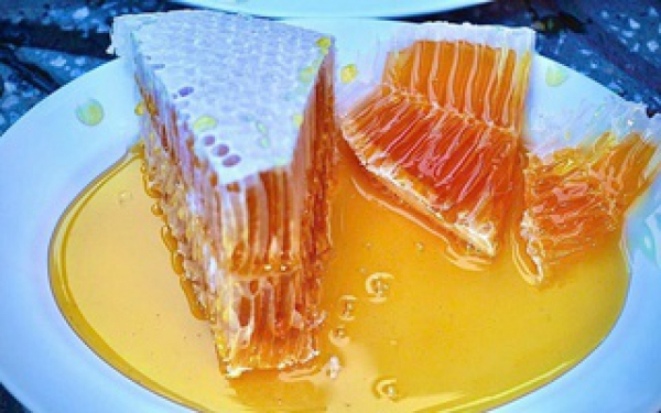 Tuyệt chi&ecirc;u nhận biết mật ong nguy&ecirc;n chất đ&atilde; bị pha nước