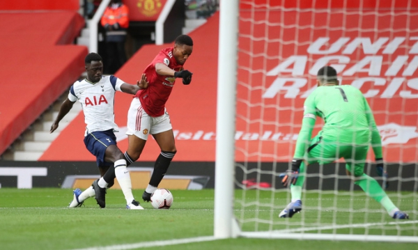 90 phút kinh hoàng, Tottenham bắn phá &quot;thánh địa&quot; Old Trafford