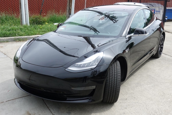 Rộ tin xe điện Tesla Model 3 đầu tiên về Việt Nam