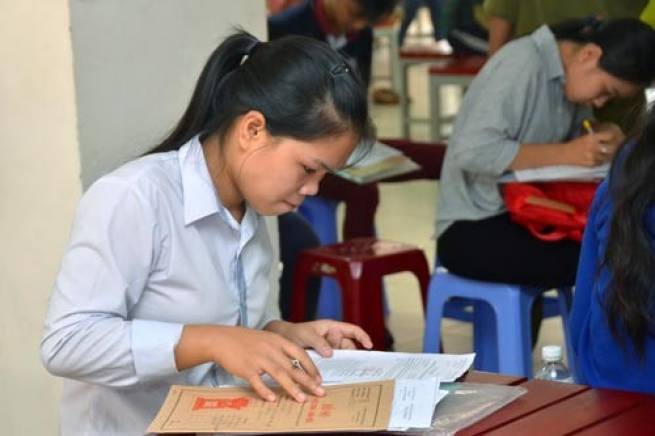 Hồi hộp chờ th&iacute; sinh sư phạm