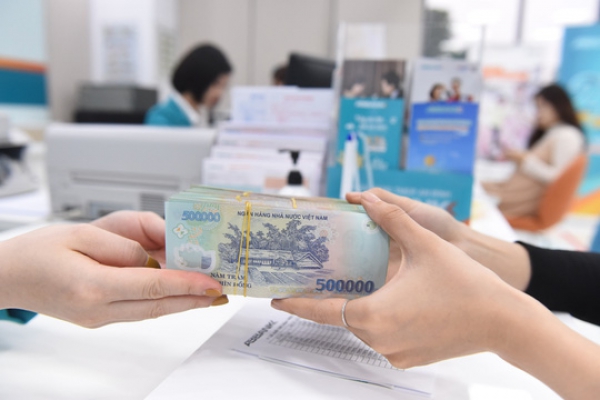 Lãi suất tiết kiệm cao nhất tại Vietcombank, Agribank còn bao nhiêu?