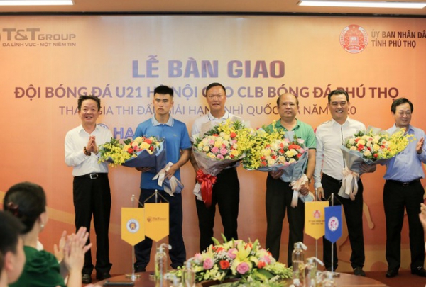 &quot;Bầu&quot; Hiển góp lực cho CLB đang chơi bóng ở Giải hạng Nhì quốc gia